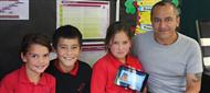 tamariki with teacher