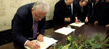 signing